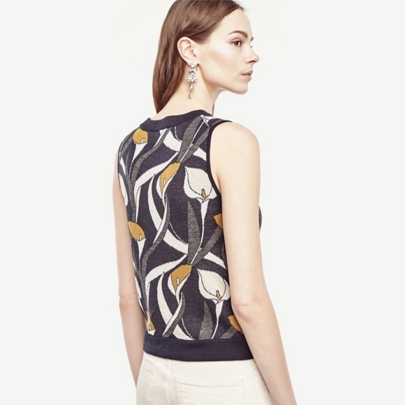 Ann Taylor Navy Blue Yellow Floral Sleeveless Crew Crop Sweater S - Picture 2 of 5